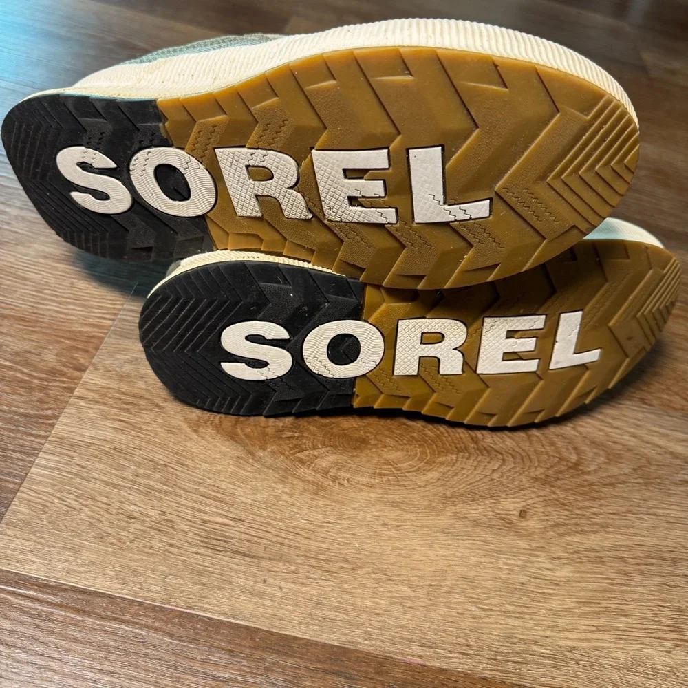 Sorel Out N About III Low 2019631-397 Sneakers Womens 9.5 Green Waterproof Shoes